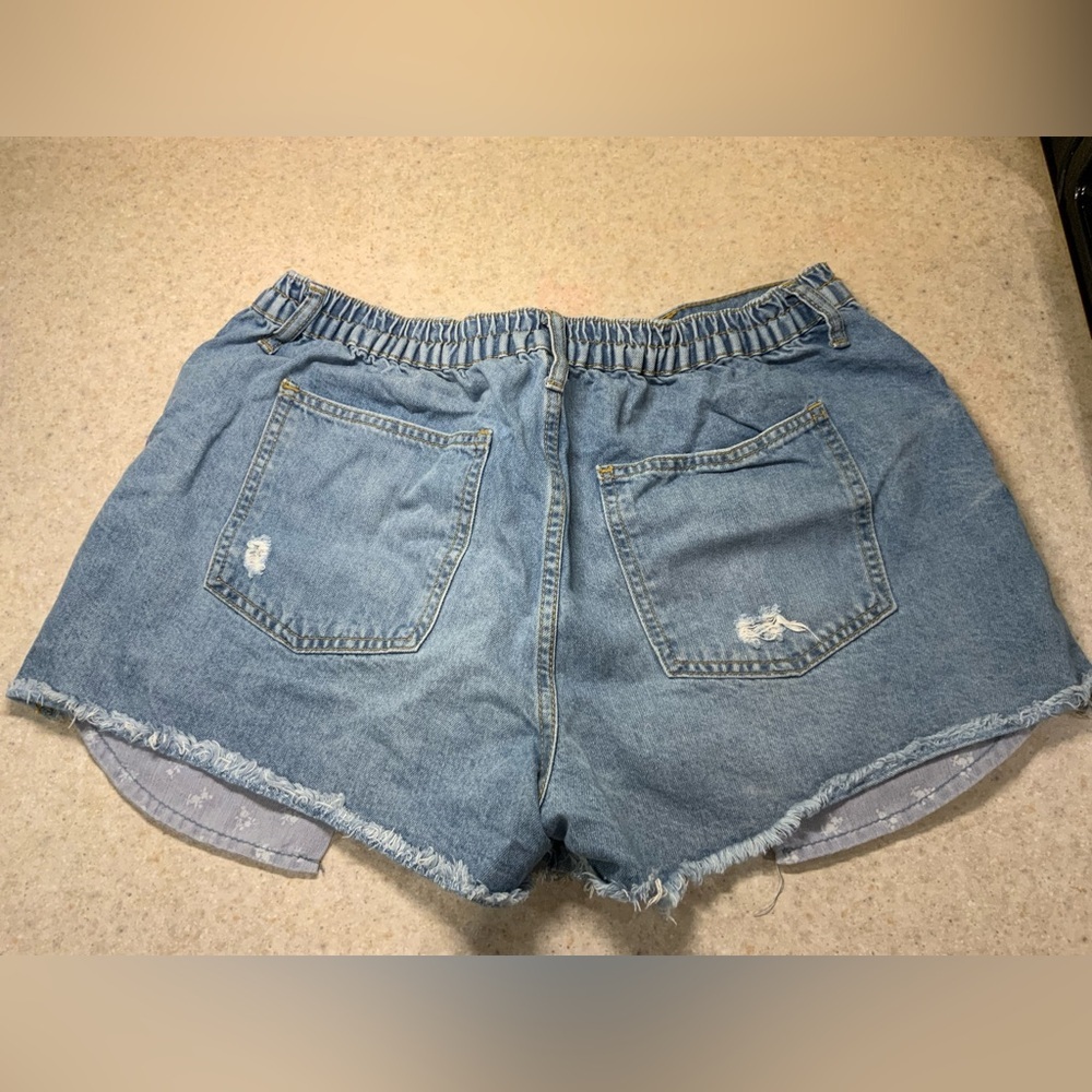 No Boundaries Light Blue Distressed Jean Shorts - Picture 3 of 3